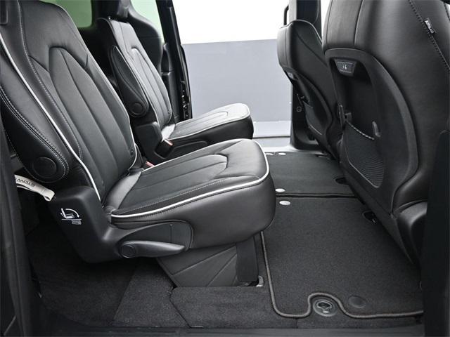 new 2025 Chrysler Pacifica car, priced at $45,691