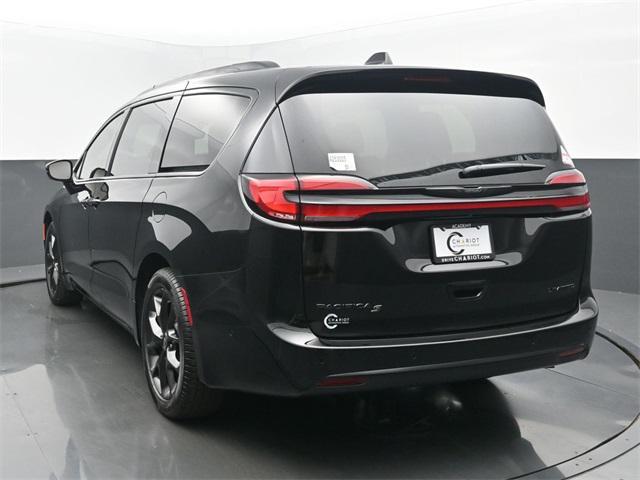 new 2025 Chrysler Pacifica car, priced at $45,691