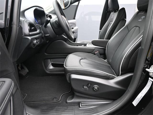new 2025 Chrysler Pacifica car, priced at $45,691