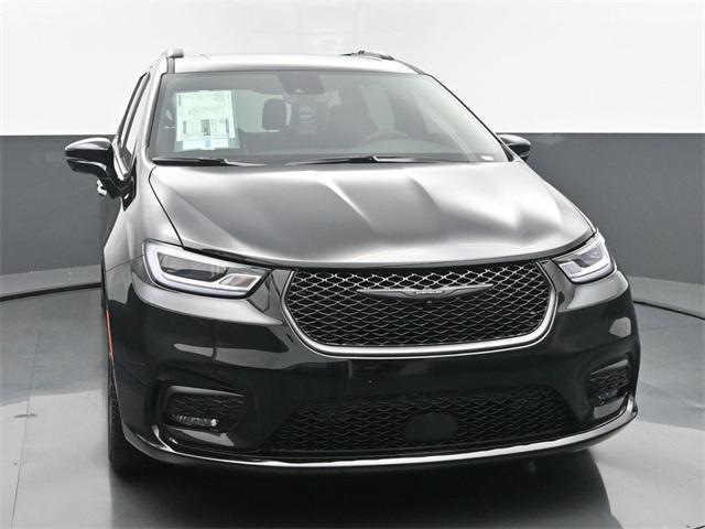 new 2025 Chrysler Pacifica car, priced at $45,691