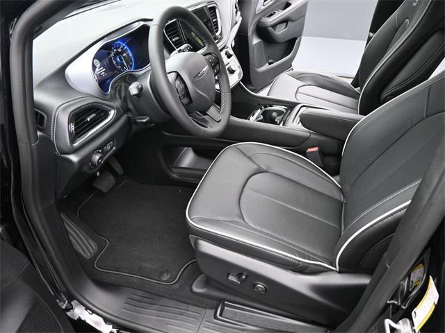 new 2025 Chrysler Pacifica car, priced at $45,691