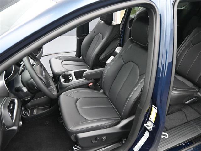 new 2025 Chrysler Pacifica car, priced at $40,115