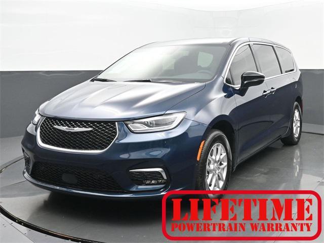 new 2025 Chrysler Pacifica car, priced at $39,615