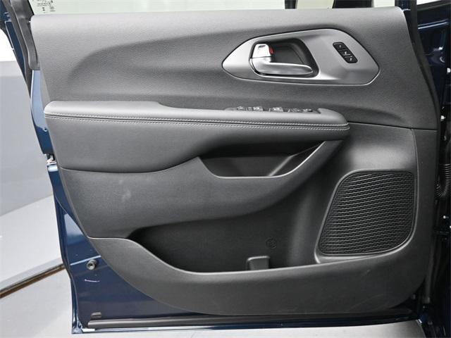 new 2025 Chrysler Pacifica car, priced at $40,115