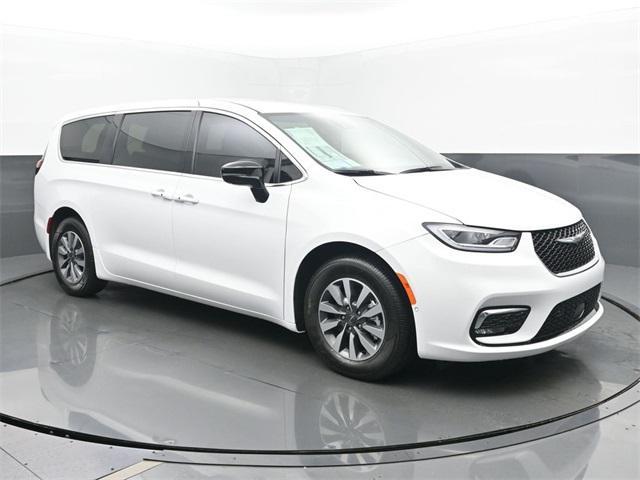 new 2025 Chrysler Pacifica Hybrid car, priced at $48,881