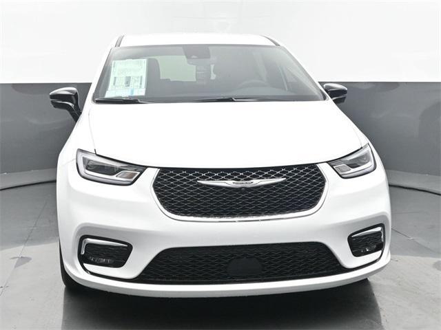 new 2025 Chrysler Pacifica Hybrid car, priced at $48,881
