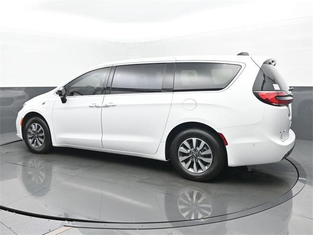 new 2025 Chrysler Pacifica Hybrid car, priced at $48,881