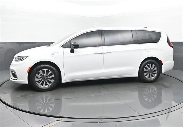 new 2025 Chrysler Pacifica Hybrid car, priced at $48,881