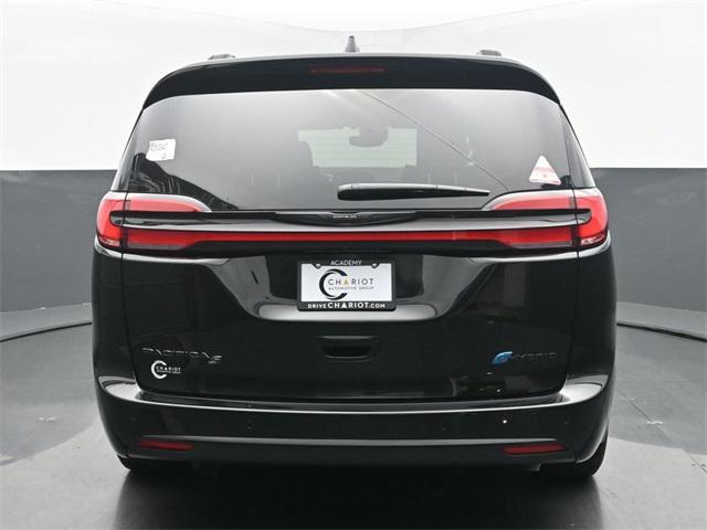 new 2025 Chrysler Pacifica Hybrid car, priced at $53,756