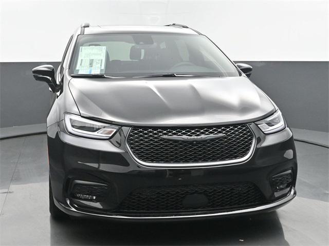 new 2025 Chrysler Pacifica Hybrid car, priced at $53,756