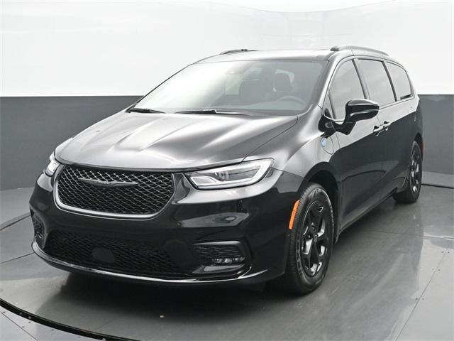 new 2025 Chrysler Pacifica Hybrid car, priced at $53,756