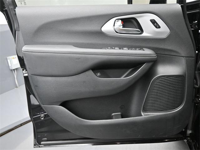 new 2025 Chrysler Pacifica Hybrid car, priced at $53,756