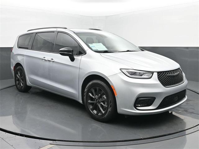 used 2024 Chrysler Pacifica car, priced at $38,995