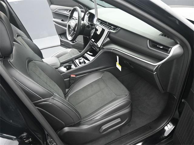 new 2025 Jeep Grand Cherokee car, priced at $42,900