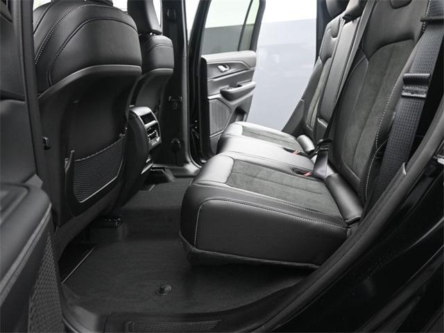 new 2025 Jeep Grand Cherokee car, priced at $42,900