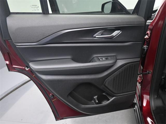 new 2025 Jeep Grand Cherokee car, priced at $42,900