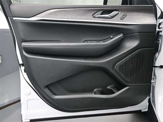 new 2025 Jeep Grand Cherokee car, priced at $46,241