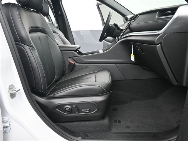 new 2025 Jeep Grand Cherokee car, priced at $46,241