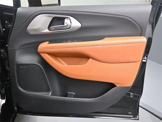 new 2025 Chrysler Pacifica car, priced at $55,541