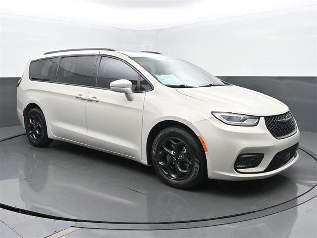 used 2021 Chrysler Pacifica Hybrid car, priced at $24,995