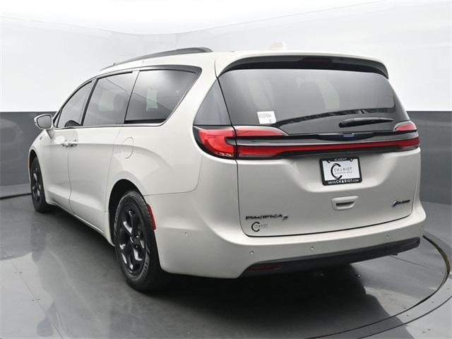 used 2021 Chrysler Pacifica Hybrid car, priced at $24,995