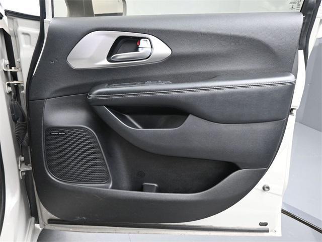 used 2021 Chrysler Pacifica Hybrid car, priced at $24,995