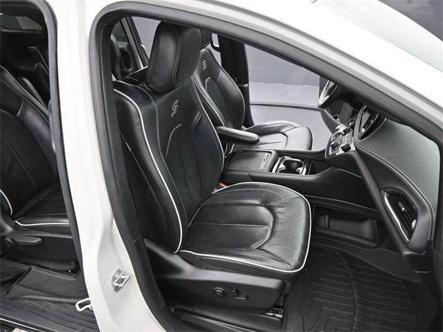 used 2021 Chrysler Pacifica Hybrid car, priced at $24,995