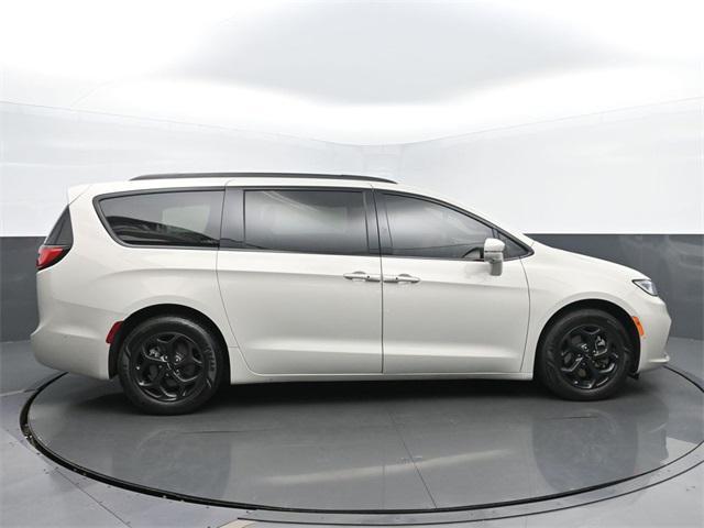 used 2021 Chrysler Pacifica Hybrid car, priced at $24,995