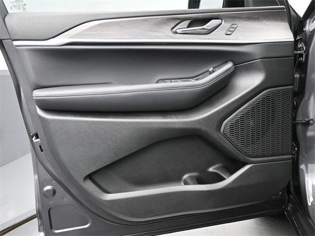 new 2025 Jeep Grand Cherokee L car, priced at $51,662