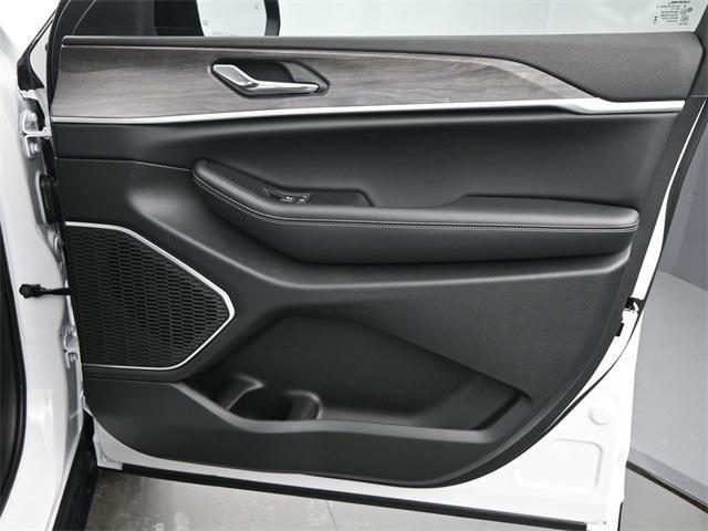 new 2025 Jeep Grand Cherokee car, priced at $49,995