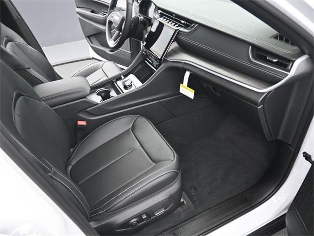 new 2025 Jeep Grand Cherokee car, priced at $49,995