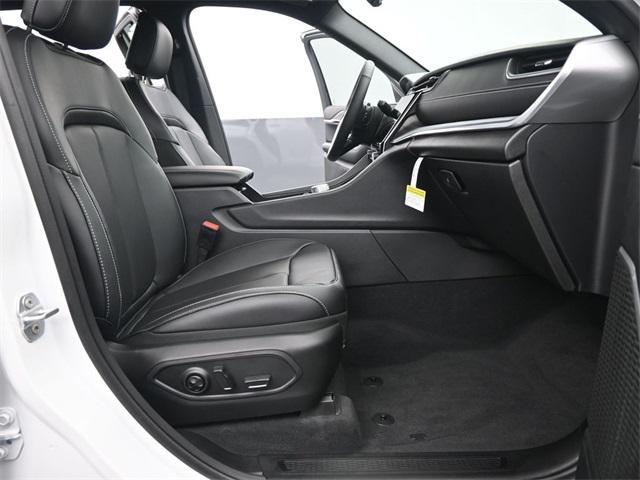 new 2025 Jeep Grand Cherokee car, priced at $49,995