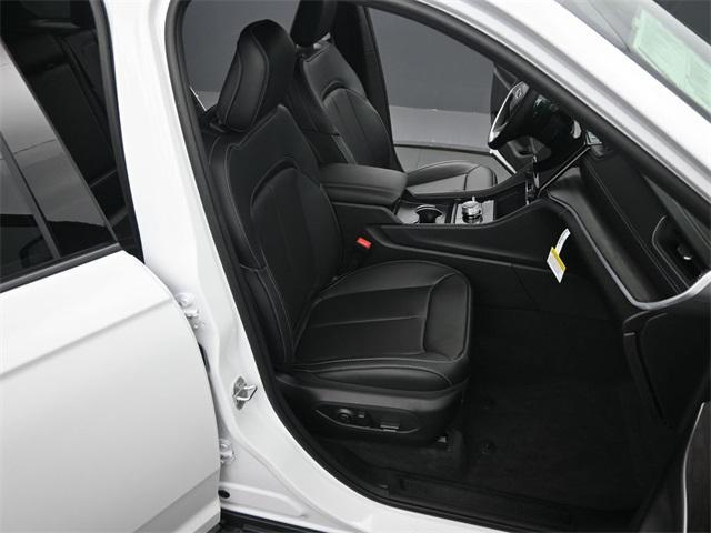 new 2025 Jeep Grand Cherokee car, priced at $49,995