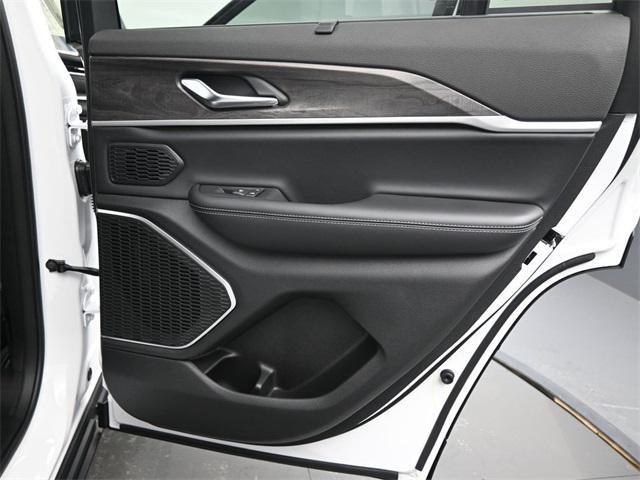 new 2025 Jeep Grand Cherokee car, priced at $49,995