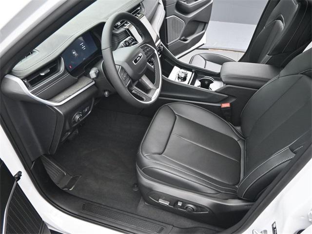 new 2025 Jeep Grand Cherokee car, priced at $49,995