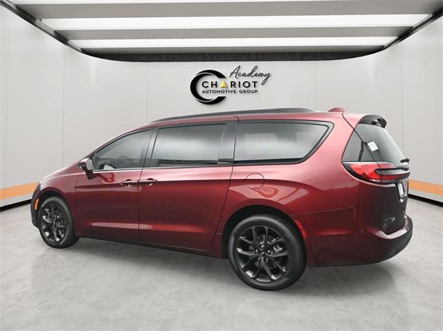 used 2022 Chrysler Pacifica car, priced at $35,137