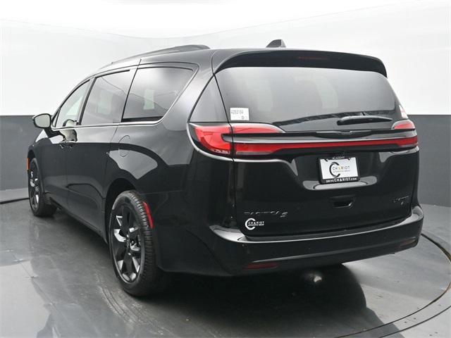new 2026 Chrysler Pacifica car, priced at $57,345