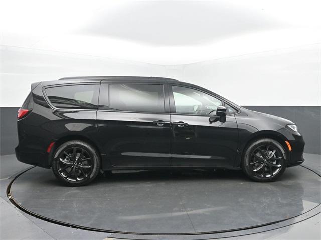 new 2026 Chrysler Pacifica car, priced at $57,345