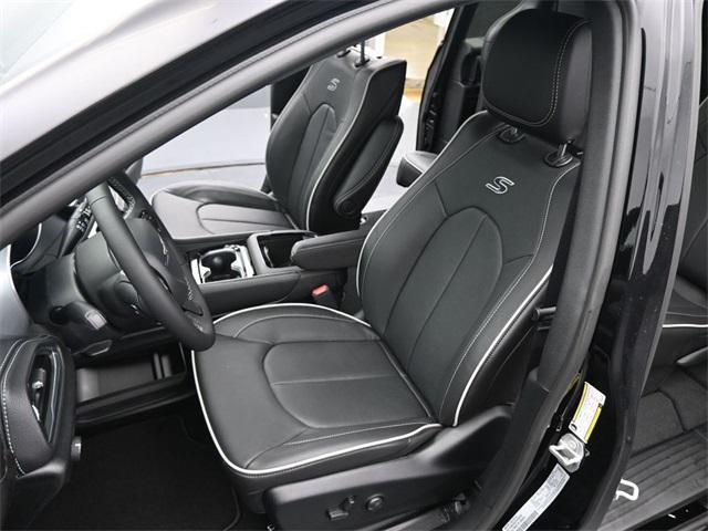 new 2026 Chrysler Pacifica car, priced at $57,345