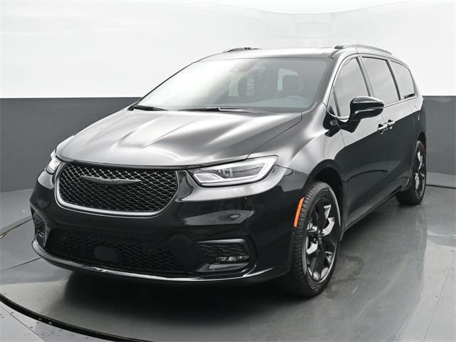 new 2025 Chrysler Pacifica car, priced at $52,249