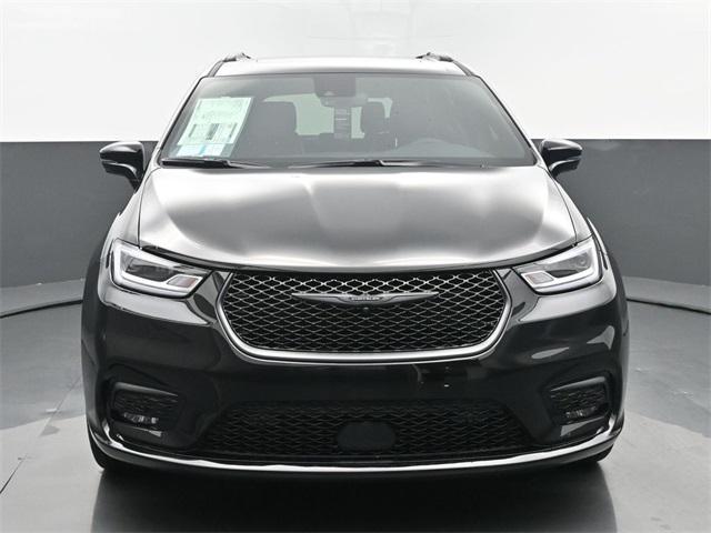 new 2025 Chrysler Pacifica car, priced at $50,958