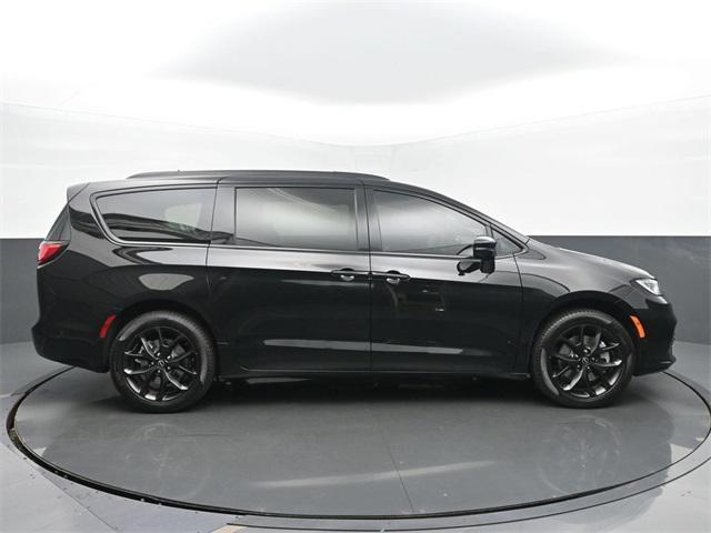 new 2025 Chrysler Pacifica car, priced at $50,958