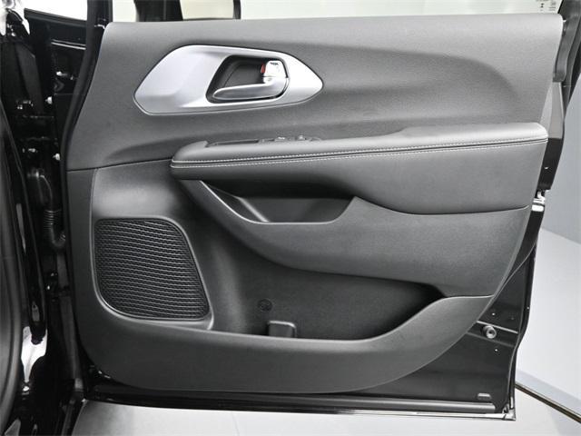 new 2025 Chrysler Pacifica car, priced at $50,958