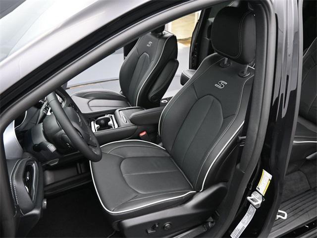 new 2025 Chrysler Pacifica car, priced at $50,958