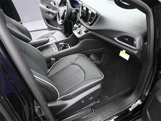 new 2025 Chrysler Pacifica car, priced at $50,958
