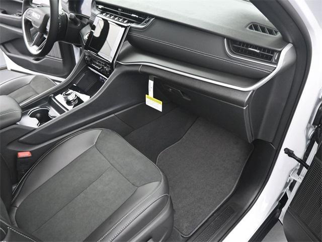 new 2025 Jeep Grand Cherokee car, priced at $42,305