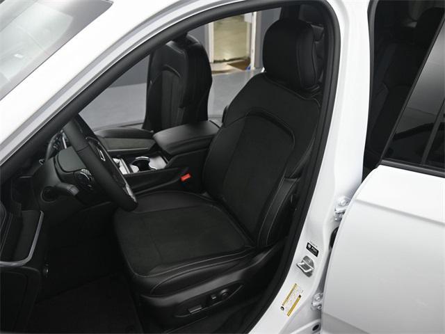 new 2025 Jeep Grand Cherokee car, priced at $42,305