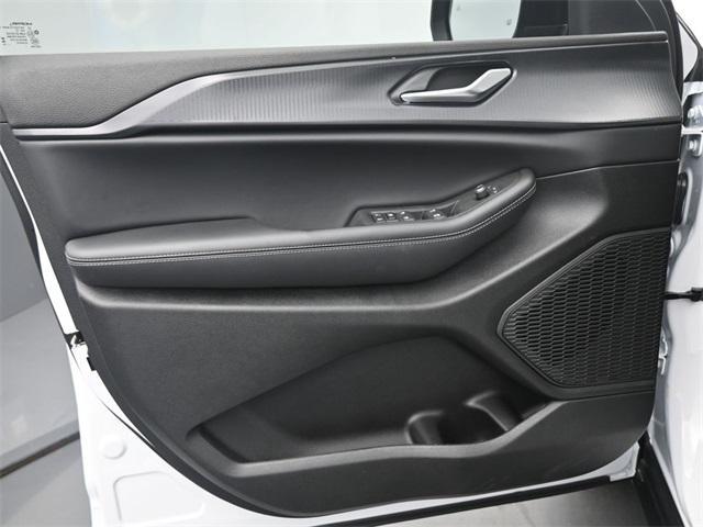 new 2025 Jeep Grand Cherokee car, priced at $42,305