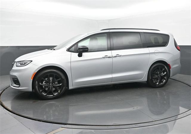 new 2026 Chrysler Pacifica car, priced at $45,099