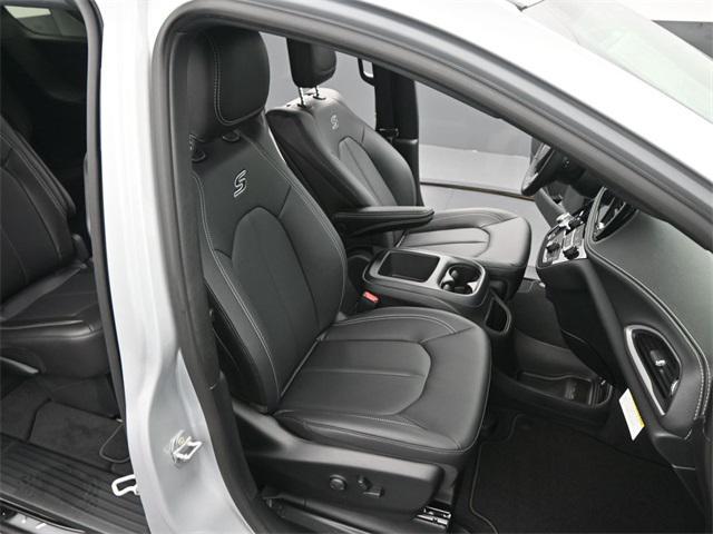 new 2026 Chrysler Pacifica car, priced at $45,099